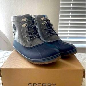 BNIB Sperry Bowline Navy and Gray Duckboots Boys Size 3